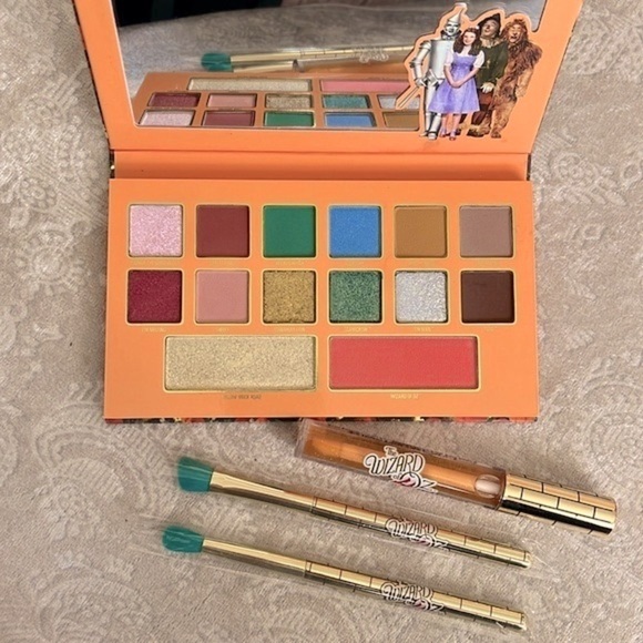 Brand New Kylie Cosmetics Wizard of Oz Face Palette Eyeshadow Blush Highlighter - Picture 16 of 16